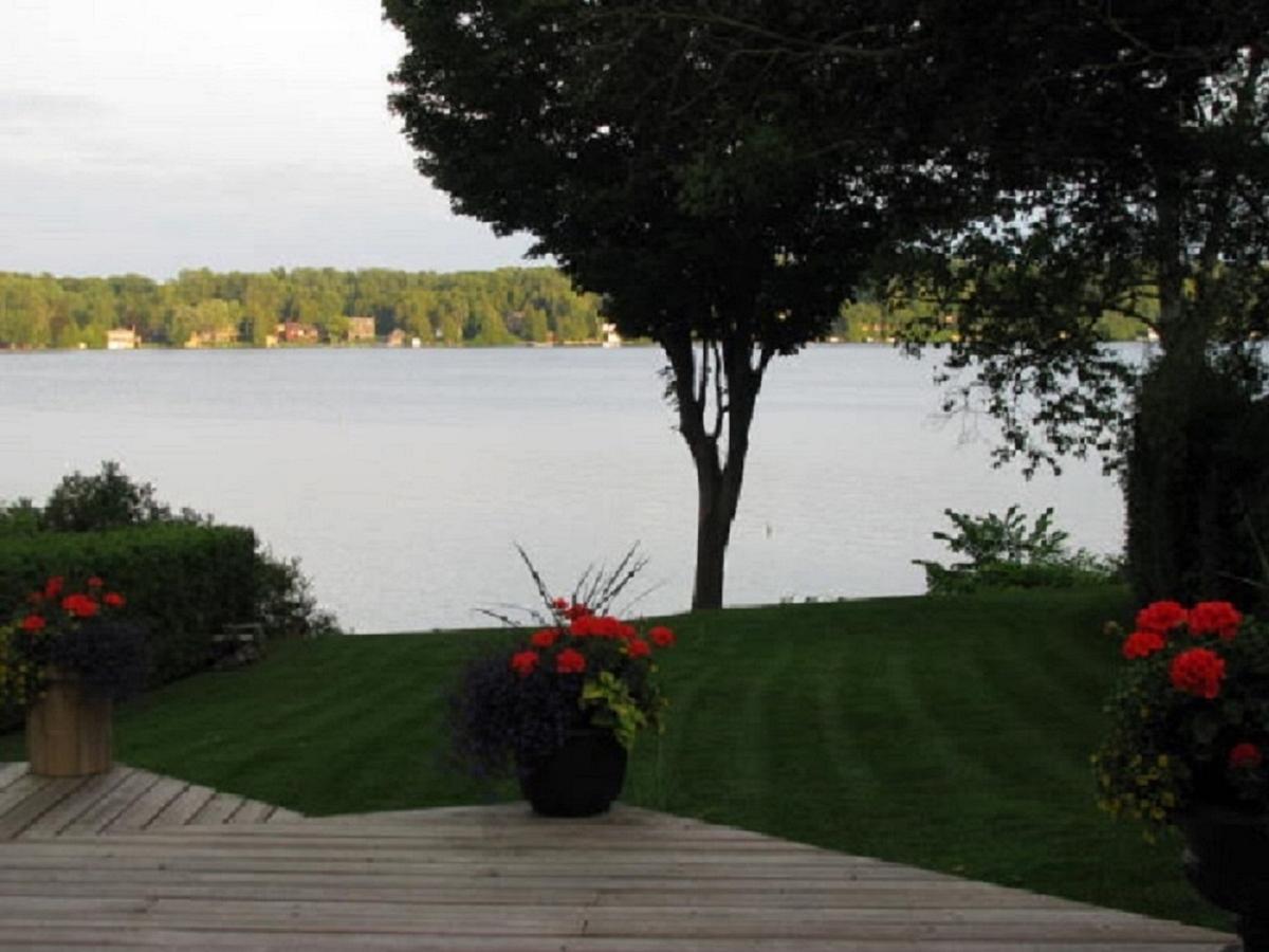 Water'S Edge B & B Oro-Medonte Exterior foto